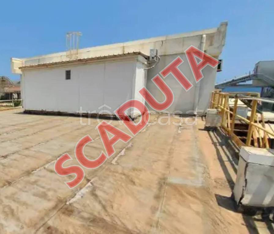 locale commerciale in vendita a Priolo Gargallo