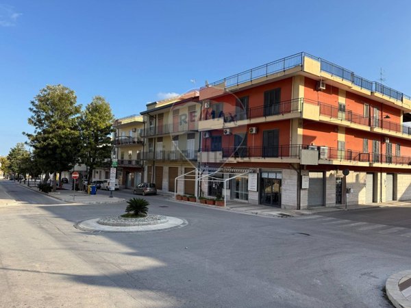 locale commerciale in vendita a Priolo Gargallo