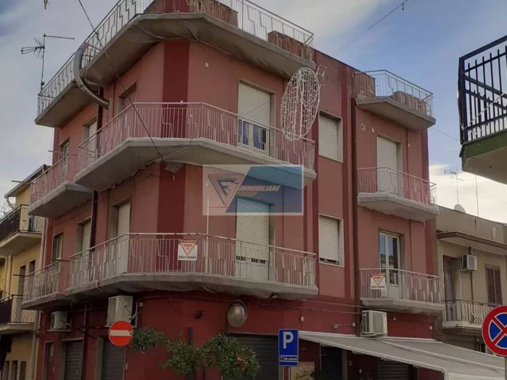intera palazzina in vendita a Priolo Gargallo