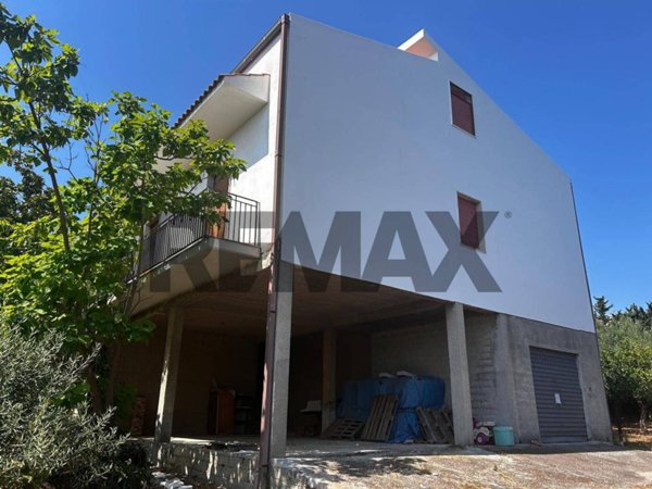 casa indipendente in vendita a Priolo Gargallo
