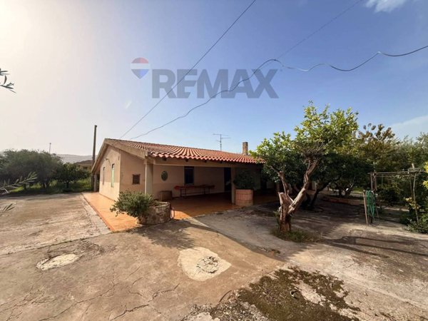 casa indipendente in vendita a Priolo Gargallo