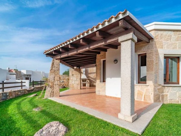 casa indipendente in vendita ad Alghero in zona Pivarada