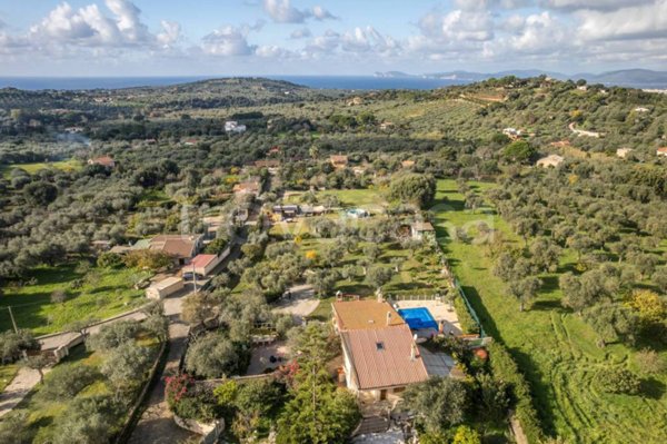 casa indipendente in vendita ad Alghero in zona Fertilia