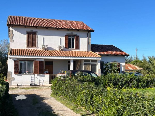 casa indipendente in vendita ad Alghero in zona Fertilia