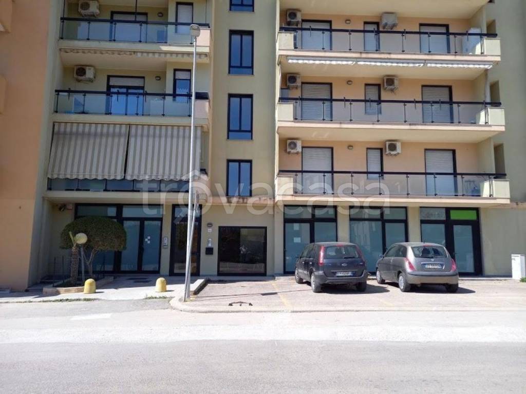 negozio in vendita ad Alghero in zona Fertilia