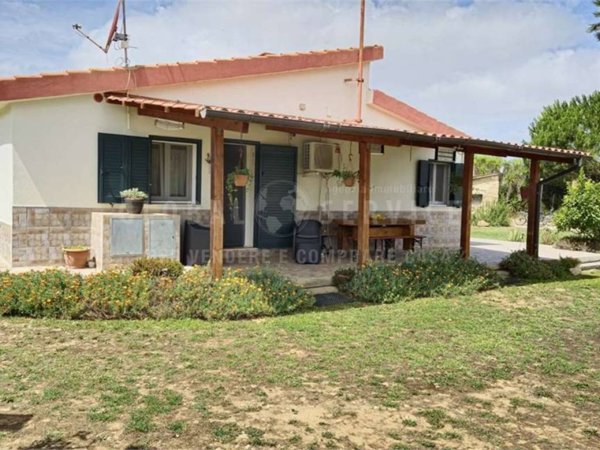 casa indipendente in vendita ad Alghero in zona Fertilia