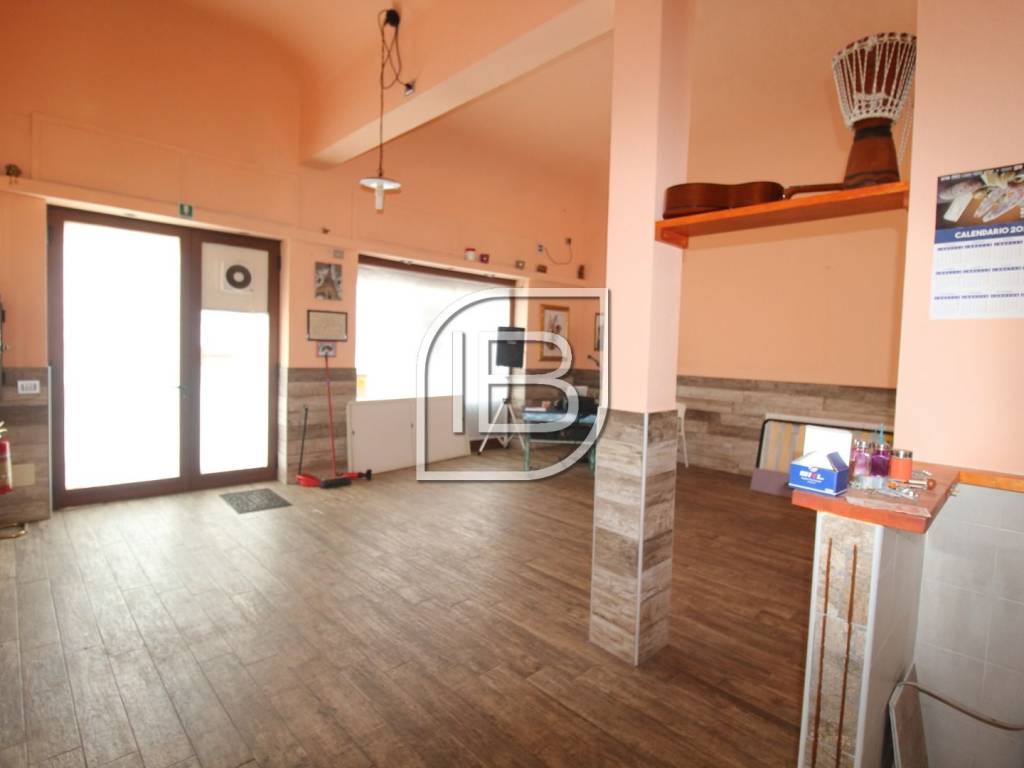 negozio in vendita ad Alghero in zona Pivarada