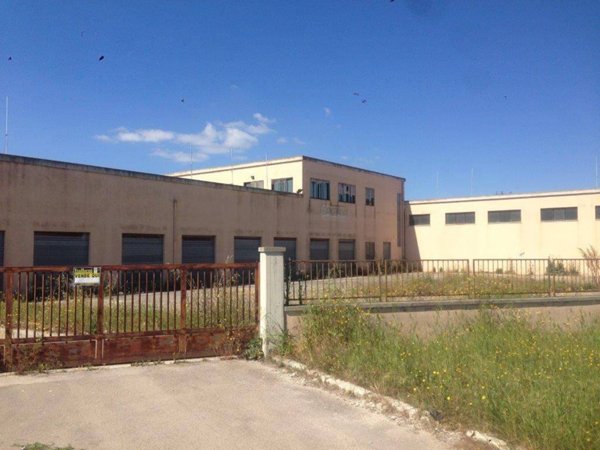 locale commerciale in vendita ad Alghero in zona Pivarada