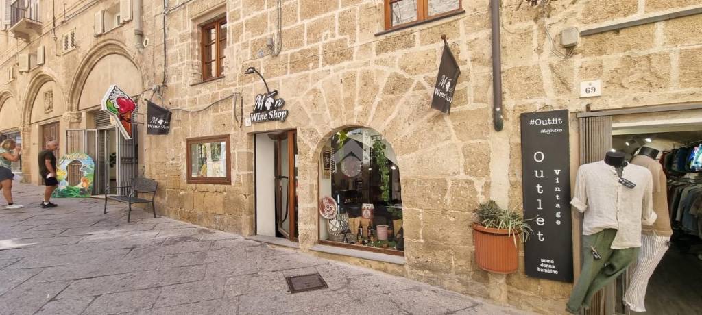 negozio in vendita ad Alghero in zona Centro Storico