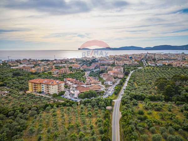 negozio in vendita ad Alghero in zona Calabona