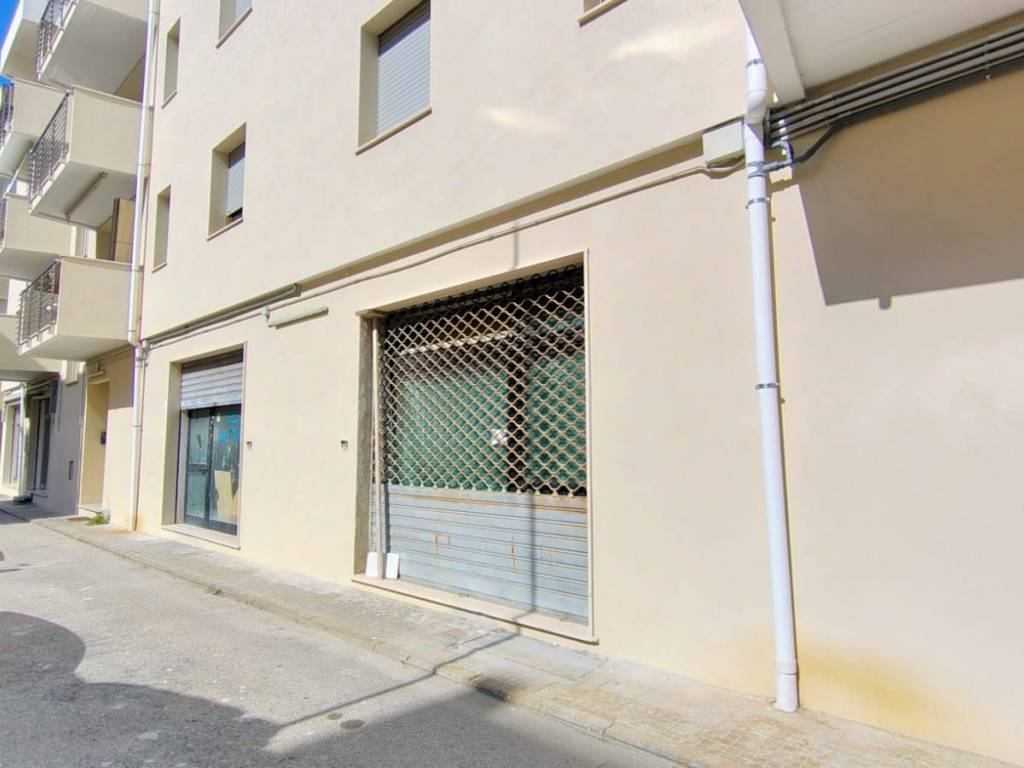 negozio in vendita ad Alghero in zona Pivarada