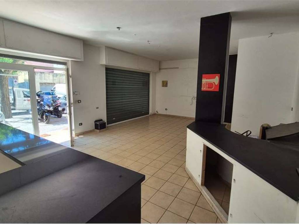 negozio in vendita ad Alghero in zona Pivarada