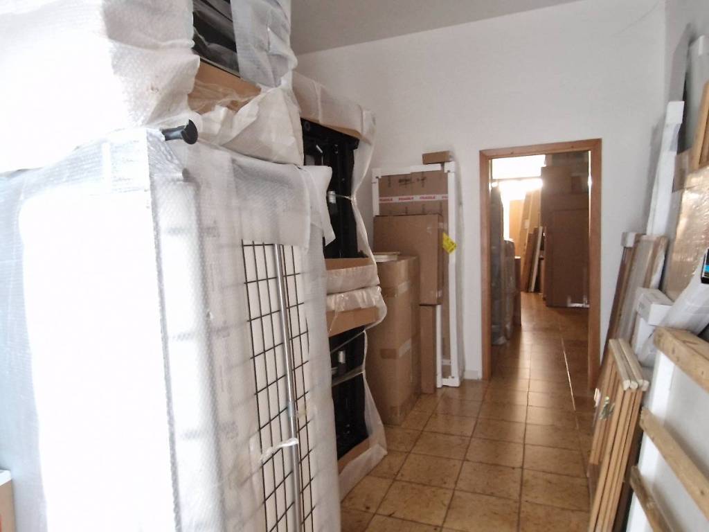 negozio in vendita ad Alghero in zona Pivarada
