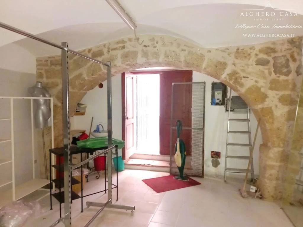 negozio in vendita ad Alghero in zona Centro Storico