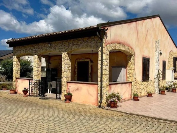 casa indipendente in vendita ad Alghero in zona Fertilia