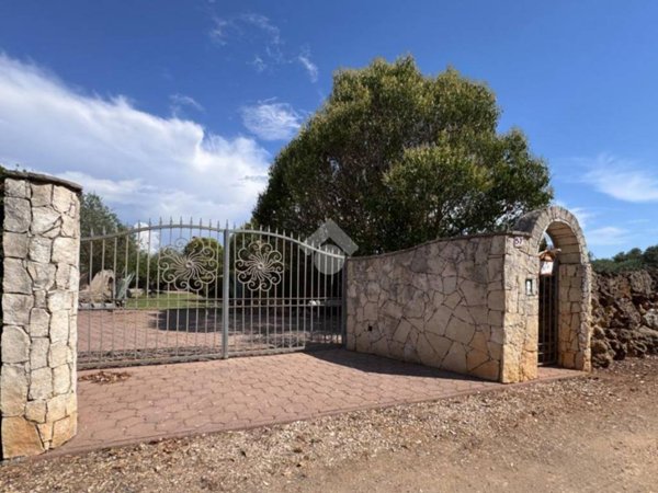 casa indipendente in vendita ad Alghero in zona Fertilia