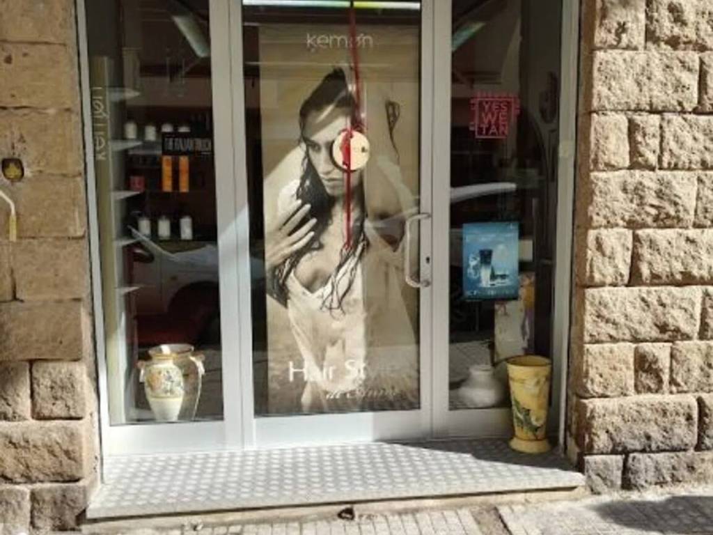 negozio in vendita ad Alghero in zona Calabona