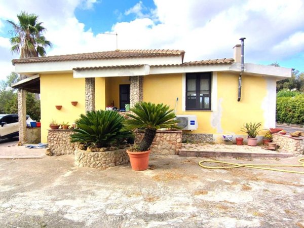 casa indipendente in vendita ad Alghero in zona Carmine