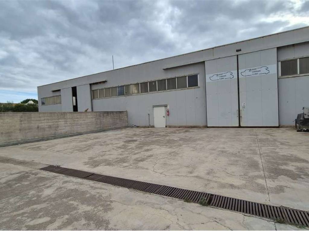 locale commerciale in vendita ad Alghero in zona Maria Pia