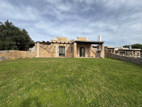 casa indipendente in vendita ad Alghero in zona Pivarada