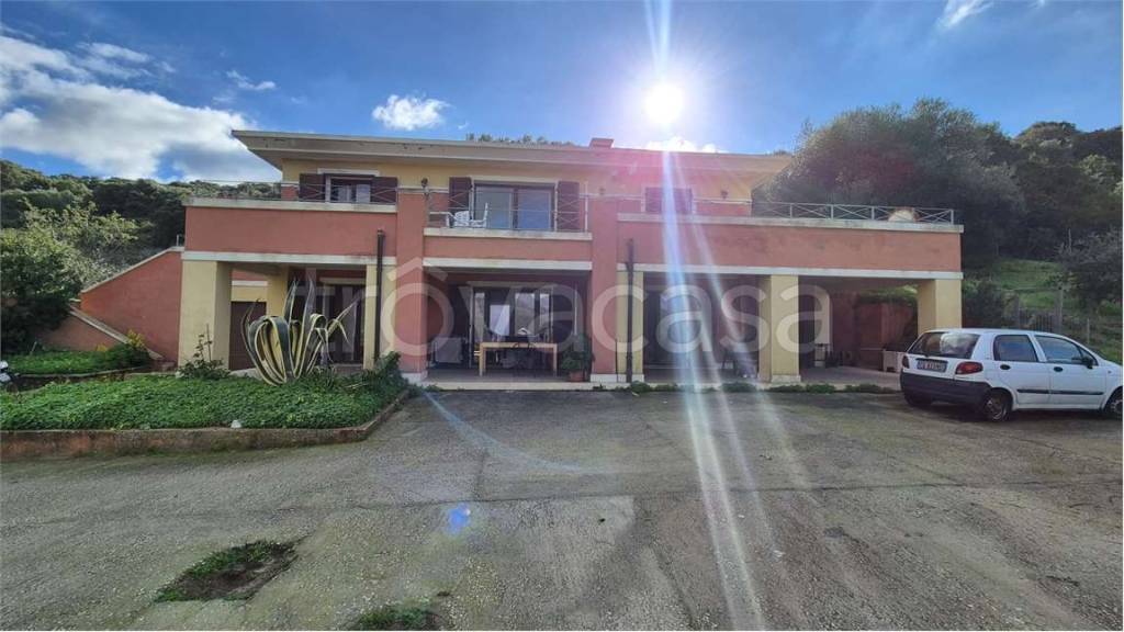 casa indipendente in vendita ad Alghero in zona Carrabuffas
