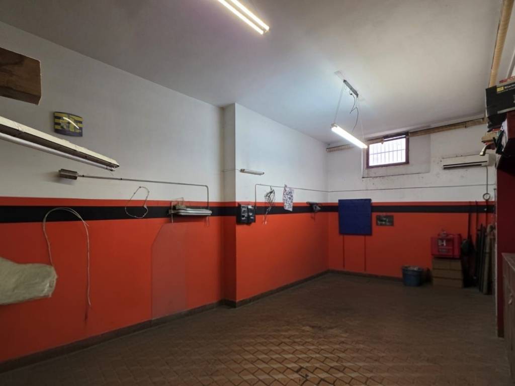 negozio in vendita ad Alghero in zona Calabona