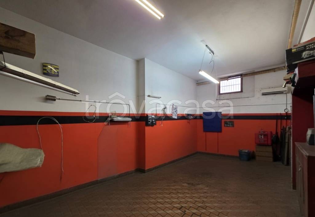 negozio in vendita ad Alghero in zona Calabona