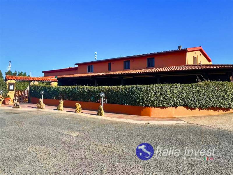 negozio in vendita ad Alghero in zona Fertilia