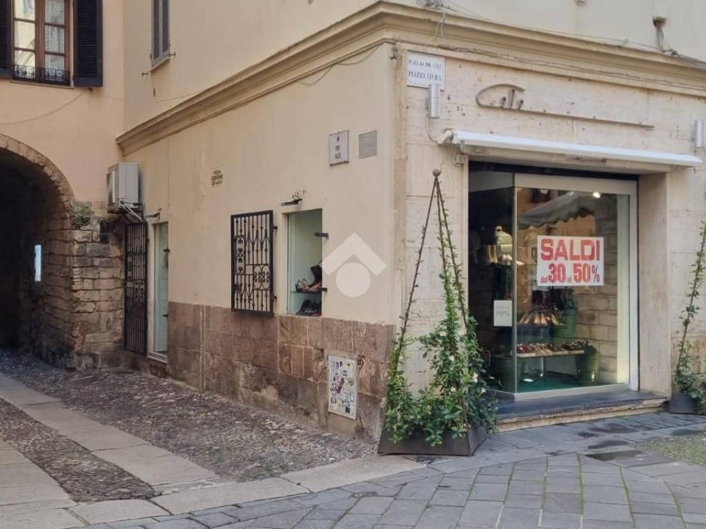 negozio in vendita ad Alghero in zona Centro Storico