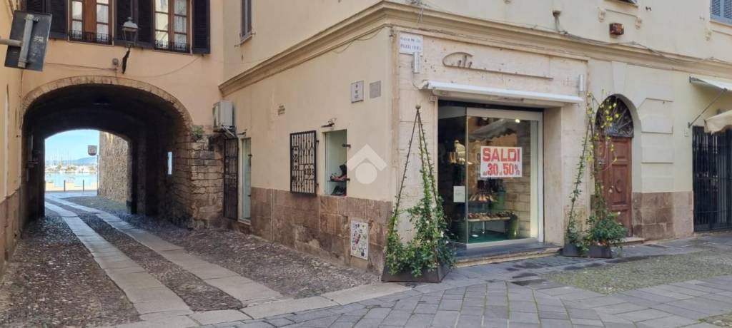 negozio in vendita ad Alghero in zona Centro Storico