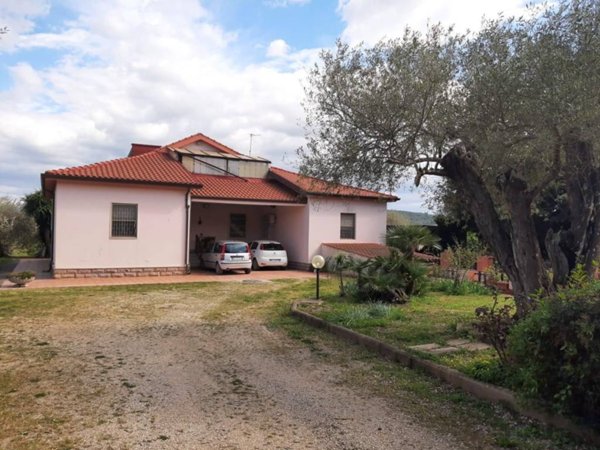 casa indipendente in vendita ad Alghero in zona Fertilia