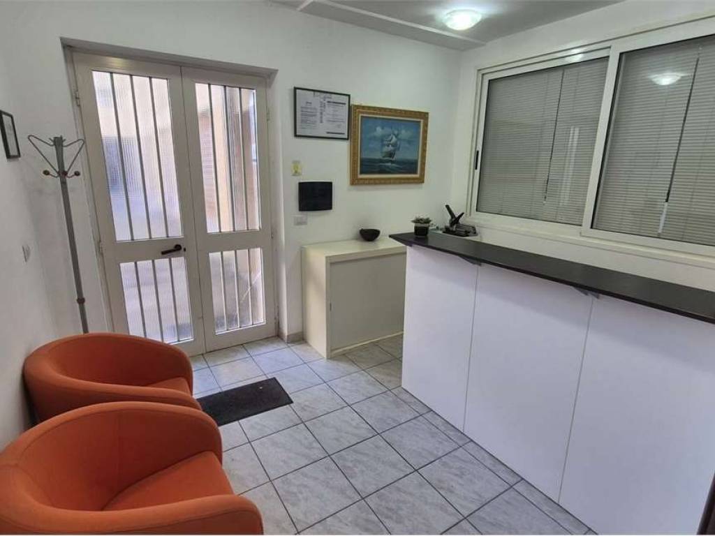 locale commerciale in vendita ad Alghero in zona Pivarada