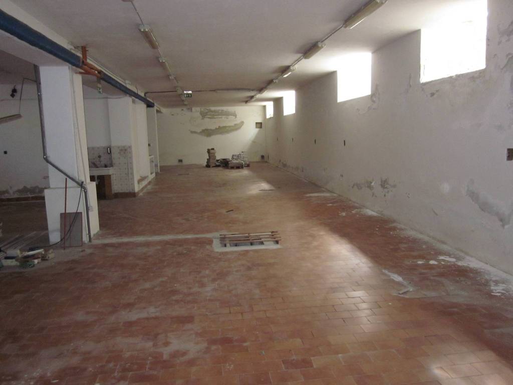 locale commerciale in vendita ad Alghero in zona Pivarada