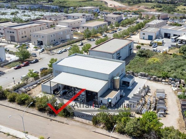 locale commerciale in vendita ad Alghero in zona Fertilia