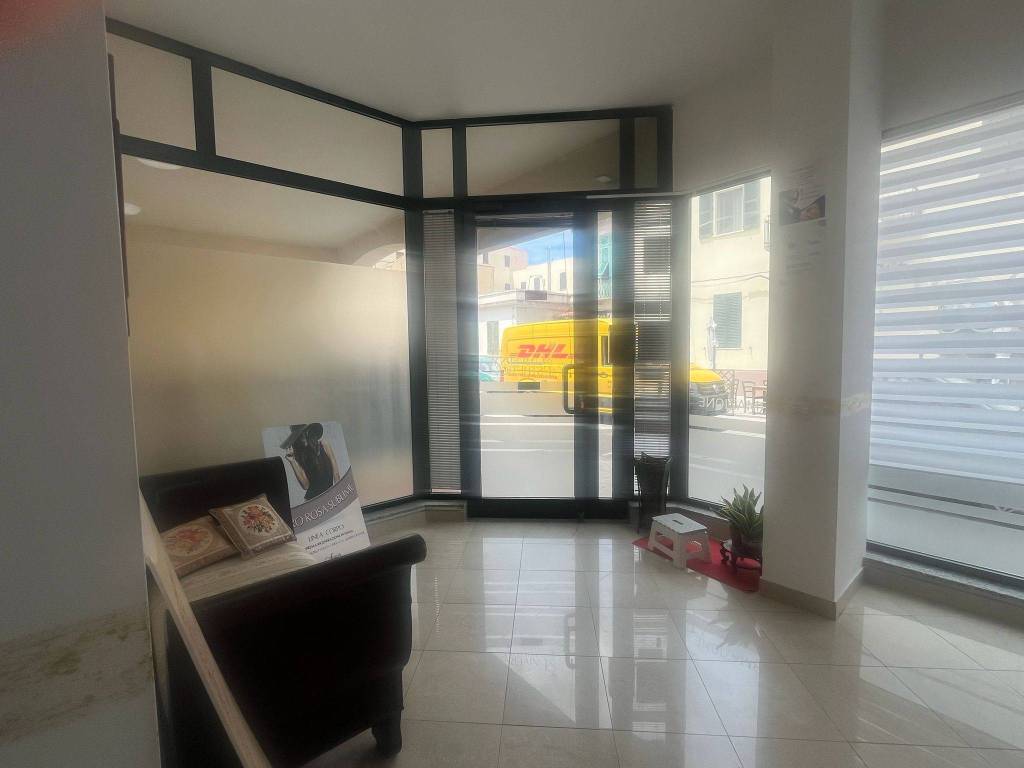 negozio in vendita ad Alghero in zona Calabona