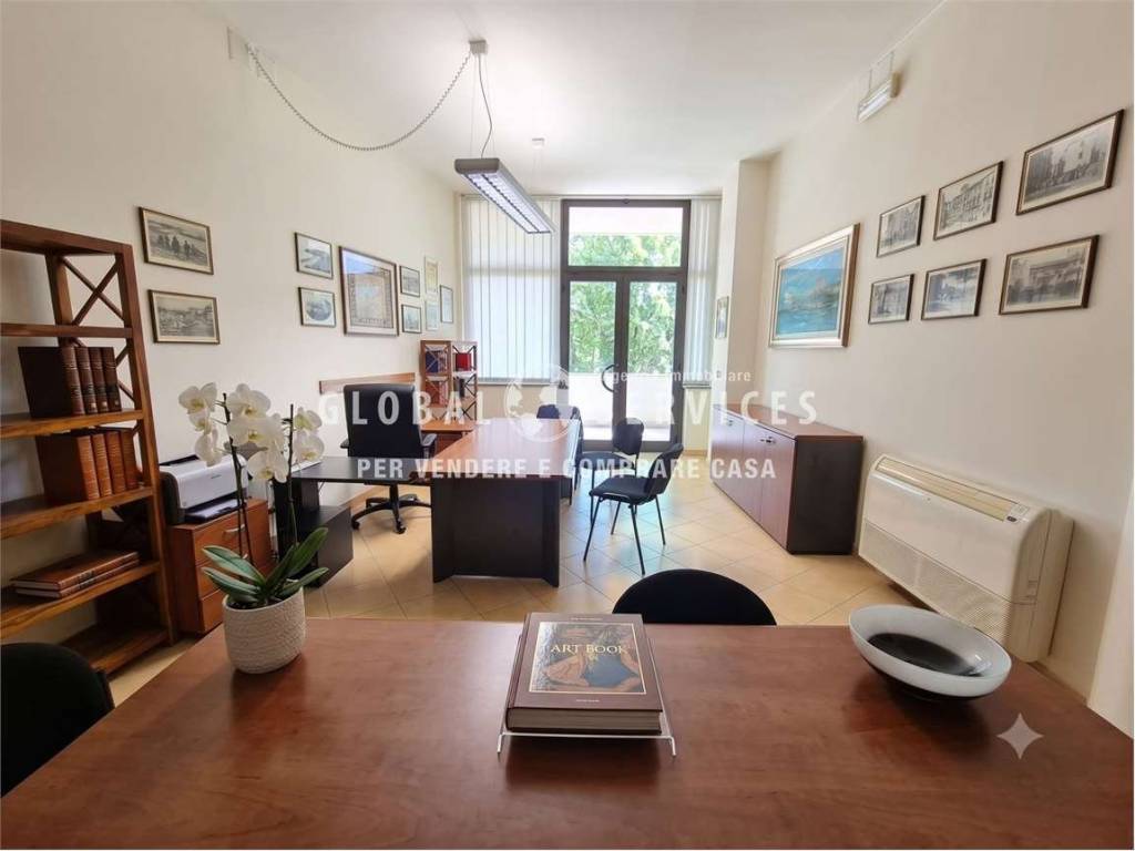 ufficio in vendita ad Alghero in zona Calabona
