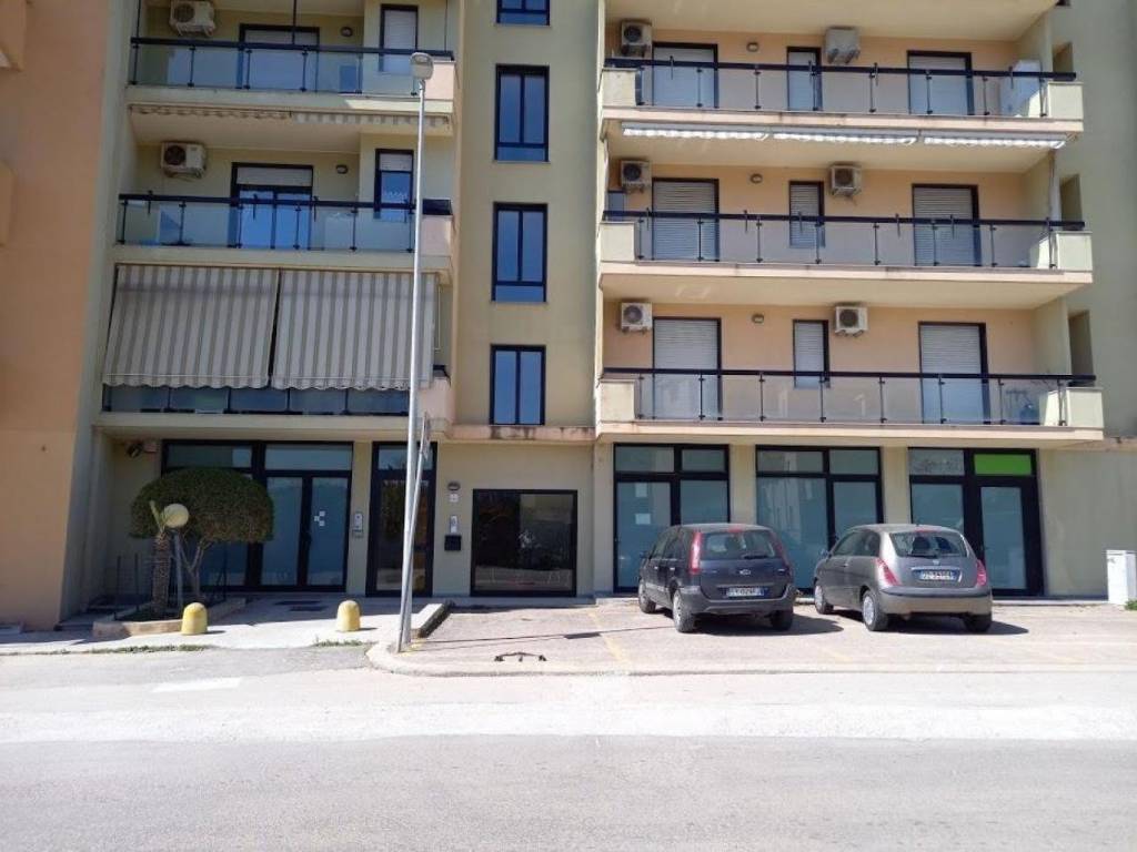 negozio in vendita ad Alghero in zona Lido