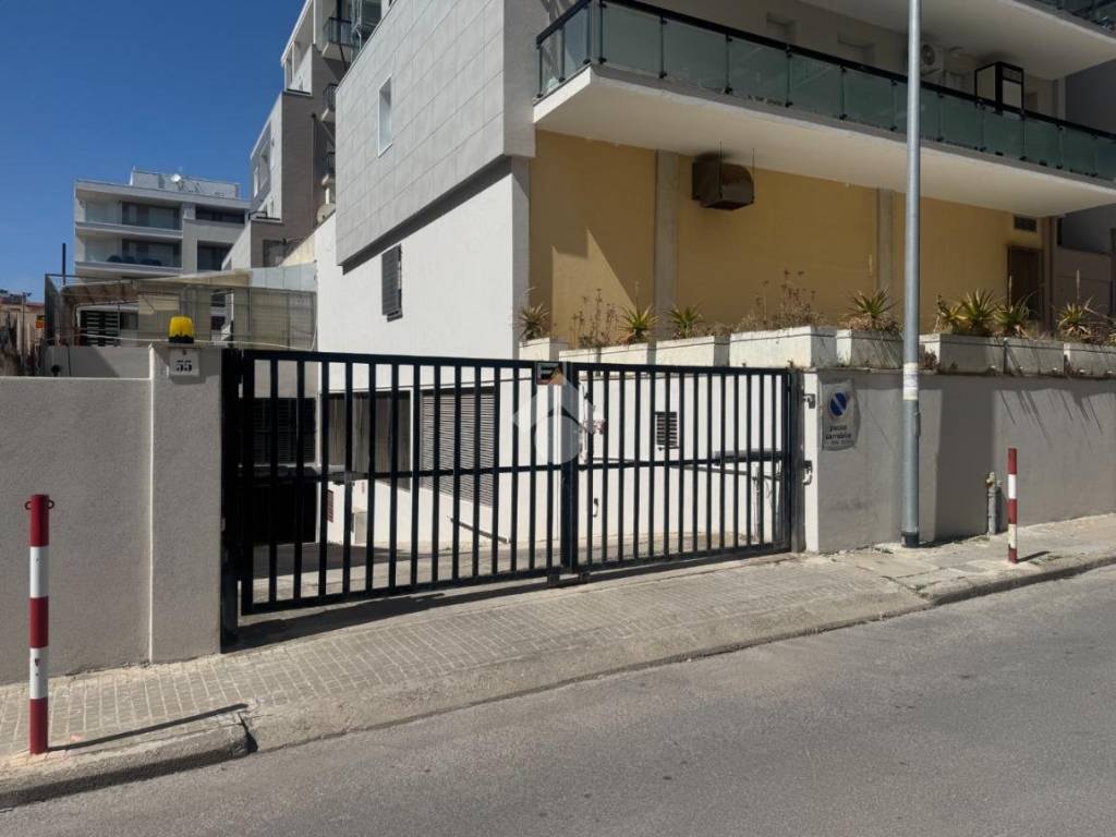box auto in vendita ad Alghero