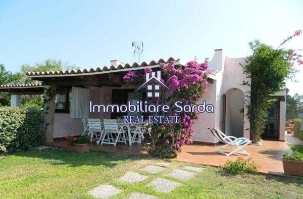 casa indipendente in vendita ad Arzachena in zona Baja Sardinia