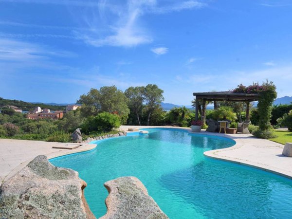 casa indipendente in vendita ad Arzachena in zona Porto Cervo