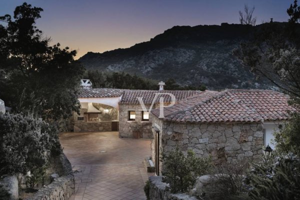 casa indipendente in vendita ad Arzachena in zona Porto Cervo