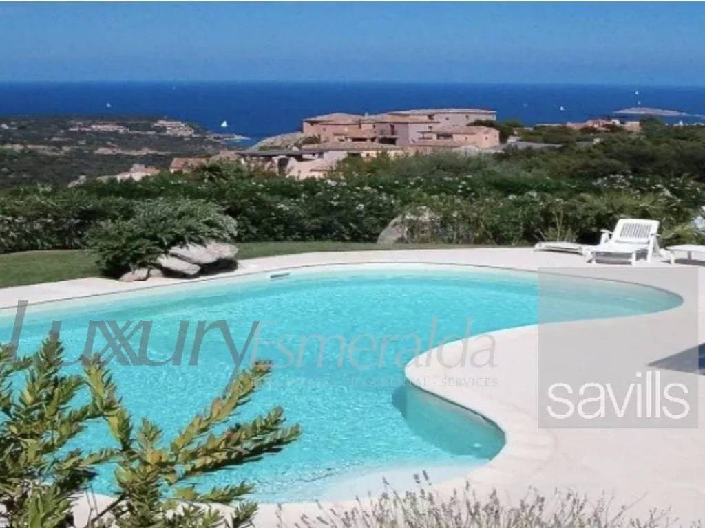 casa indipendente in vendita ad Arzachena in zona Pantogia