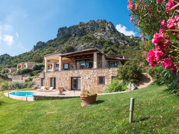 casa indipendente in vendita ad Arzachena in zona Porto Cervo