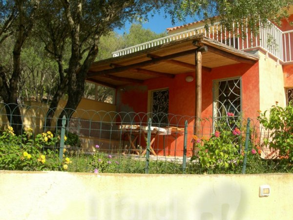 casa indipendente in vendita ad Arzachena in zona Cannigione