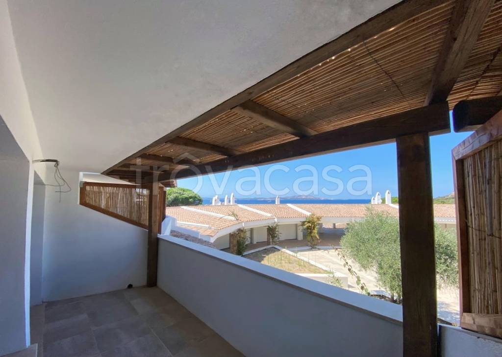 appartamento in vendita ad Arzachena in zona Baja Sardinia