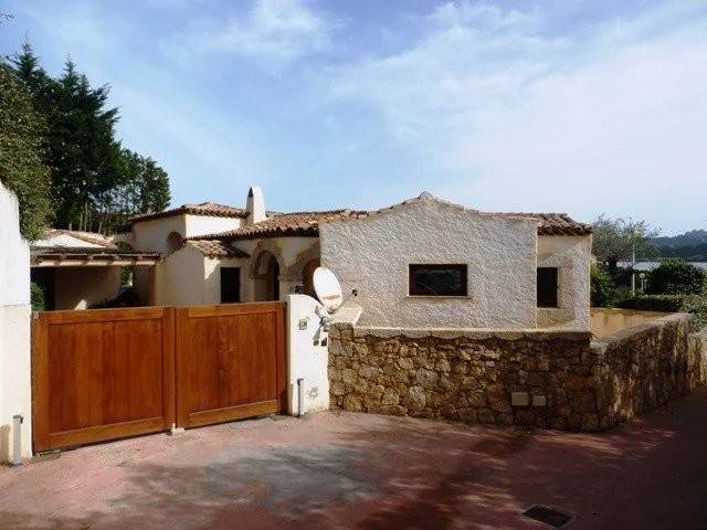 casa indipendente in vendita ad Arzachena in zona Cannigione