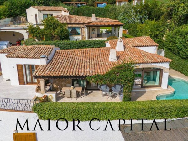 casa indipendente in vendita ad Arzachena in zona Cannigione