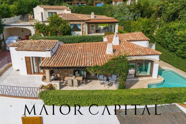 casa indipendente in vendita ad Arzachena in zona Cannigione