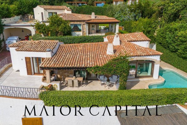 casa indipendente in vendita ad Arzachena in zona Cannigione