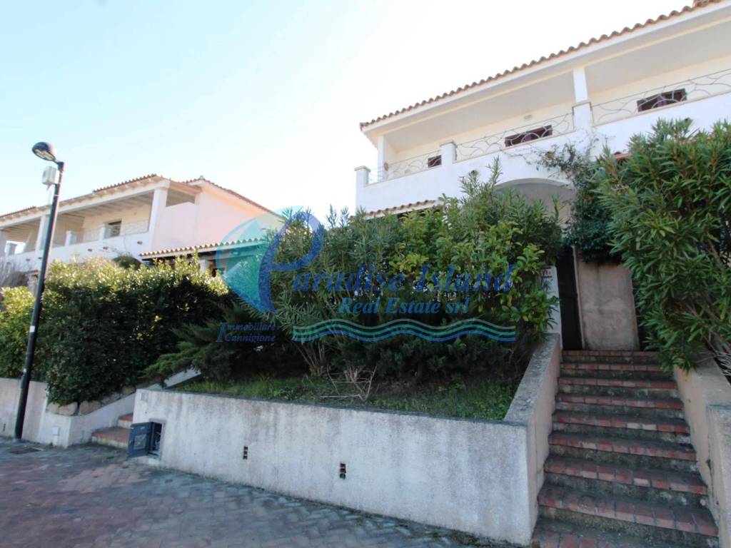 appartamento in vendita ad Arzachena in zona Cannigione